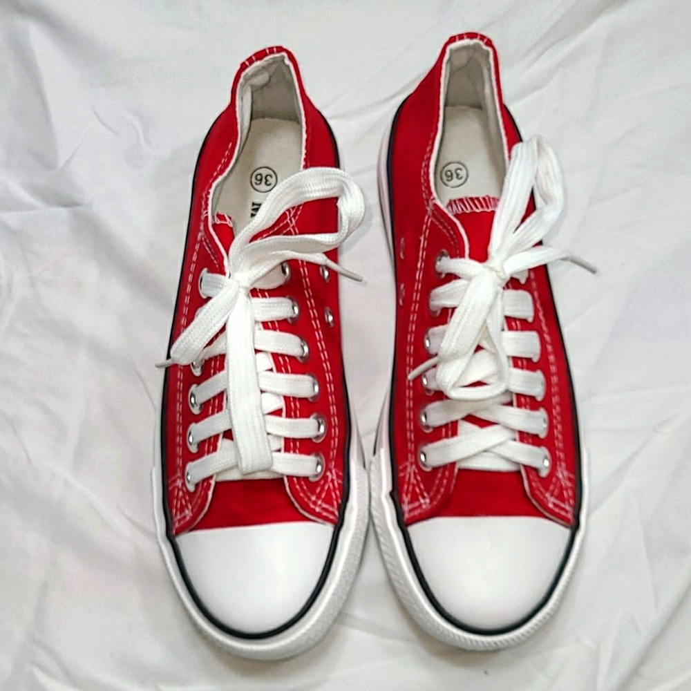 Mutuoni size 6 women's red canvas sneakers